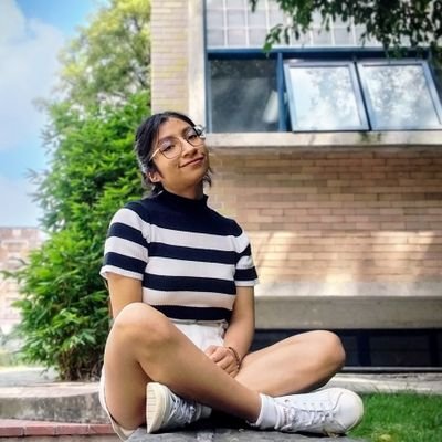Egresada de Filosofía, estudiante de letras 🌻.
Residente temporal del planeta Tierra