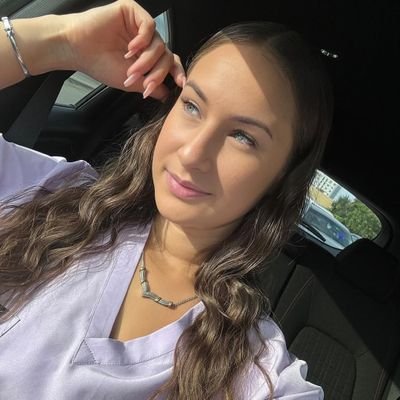 Hellemarty's profile picture. Mom first. Hustler always. 💼❤️ #SingleMomLife