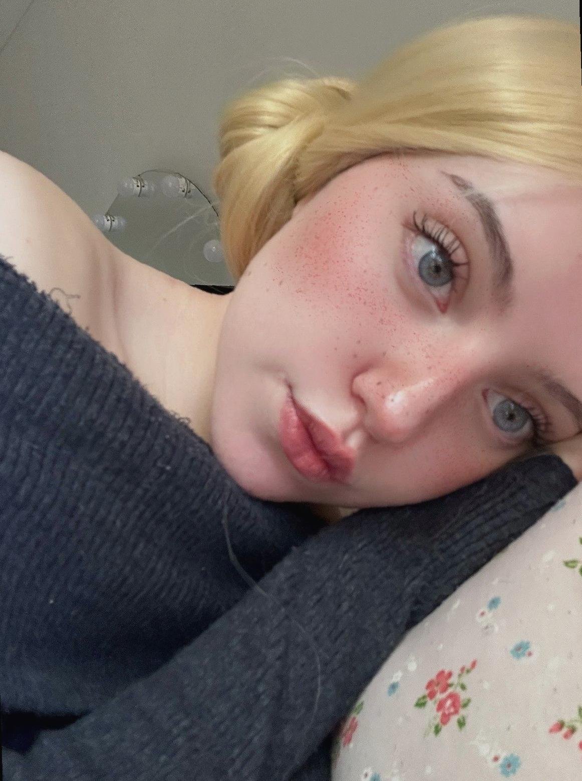 warwickshutters's profile picture. 18, teaching clouds to sing ✧ hoarding snacks & bad decisions (づ｡◕‿‿◕｡)づ