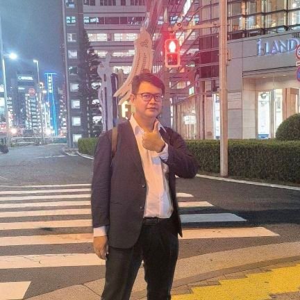 M_Piyapong's profile picture.