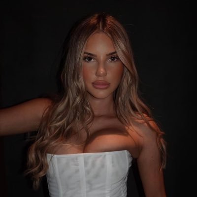 iriskenndall's profile picture. west coast siren. 𓇼