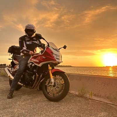 rider_mie's profile picture. International Business Consultant. Spare time riding around Japan. Honda CB1300 Super Bol dor. Four wheels move the body, two wheels move the soul.