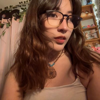 21•chicana🦋• oaxaqueña🌿• my mind turns your life into folklore📚cptsd healing❤️🩹 she/her/ella