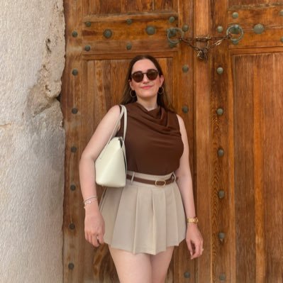 Zeyzeyceseyler's profile picture. Türk Dili ve Edebiyatı