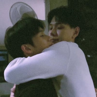 myyuzhi's profile picture. #YueLou looking directly to #YuZhi: I feel lucky to have someone trust me whole-heartedly.◞♡ — ela/dela