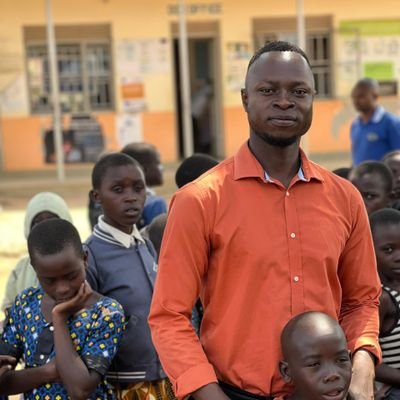 MunduEria's profile picture. People thinking you are dumb is one of the best advantage you can have 📌📌