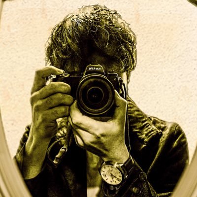 mikke_616's profile picture. Nikon Zf｜Yokohama。写真と他愛ない呟き。モノクロで撮る草木花。季節の移ろいを色なき世界が写した光で描きたい。