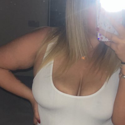 GPinkfruit72's profile picture. OnlyFans link to follow.. 
curvy, natural, innocent… come explore with me