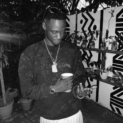 ARTISTE || SONGWRITER || creative director (RX clothings ) . INQUIRIES📥: @CCRecords_NG