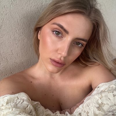 rosabehrouz's profile picture. Life isn't always smooth sailing, but keep going, and you'll find what you're looking for Robots, please stay away!