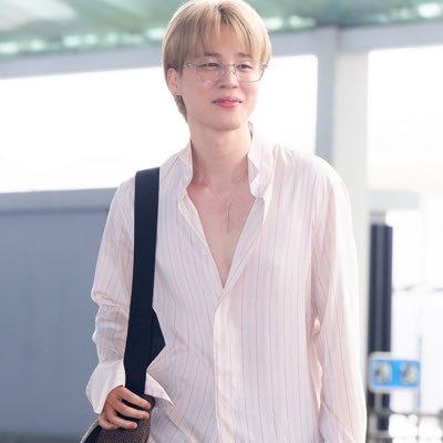 pjmnaz's profile picture. 「 지민 」 : it's that heart of gold & stardust soul that makes you beautiful ✩°̥࿐