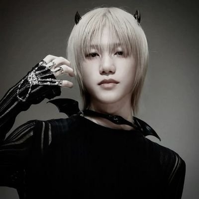 perfil da namorada de choi san e da lara raj.
M U L T I S T A N