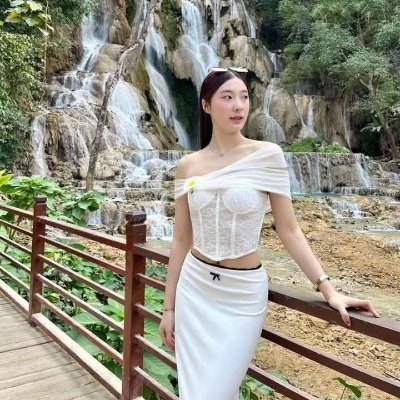 LiuSuo31934's profile picture. พริกมีแล้ว กระเทียมมีแล้ว แต่ยังไม่มีใครให้หอมเลย