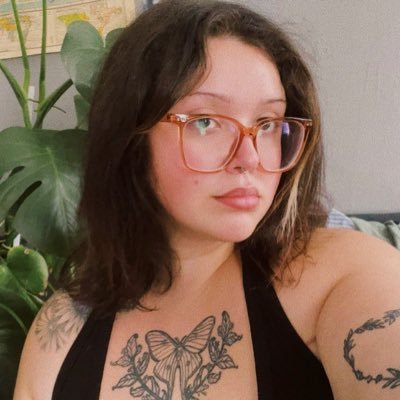 yellowauras's profile picture. a 25 year old teenage girl | mke