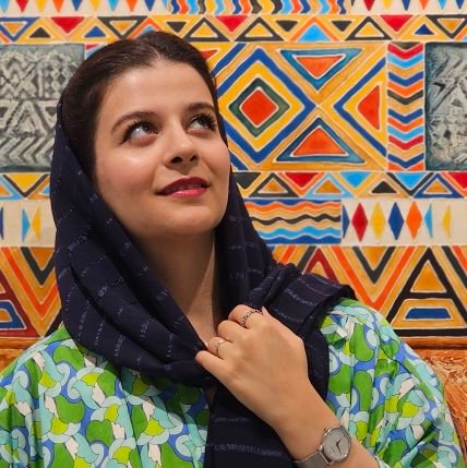 Nadia_hdy's profile picture. و فهمیدیم که مفهومی هم‌تراز صبح؛ عشق رو می‌سازه (❤️).