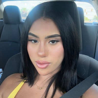 itsFatimaArias's profile picture. Streamer 🖥️ I do dances on TikTok💫