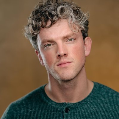 robert829653227's profile picture. 
