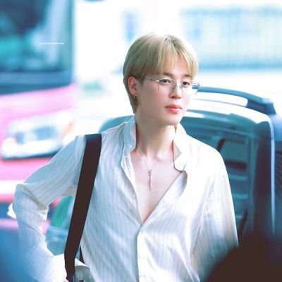 온니지민합니다.

지독한 올팬이였던 시절도 있었다.
온니 지민이 되기까지 많은 것들을 보고듣고 경험했지.
지금은 너만 보여.
 @BTS_twt  지민팬 계정