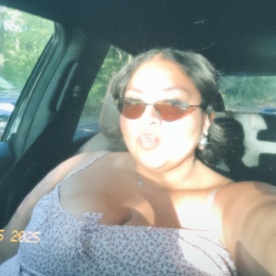 izzy_bearr's profile picture. Al mal tiempo, pon Bad Bunny