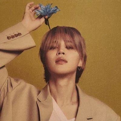 Hobibiased. But fullheartedly loving all my 7 Boys.
Against racism, homophobia, prejudices and stupidity.
INFP-A
💜2014 ARMY💜
bluesky: @luna6617. http://bsky.s