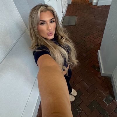 ClaraNath135's profile picture. I rather face the consequences than to quit 👌