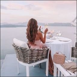 Januq4141's profile picture. I was born to stand out, not to fit in.