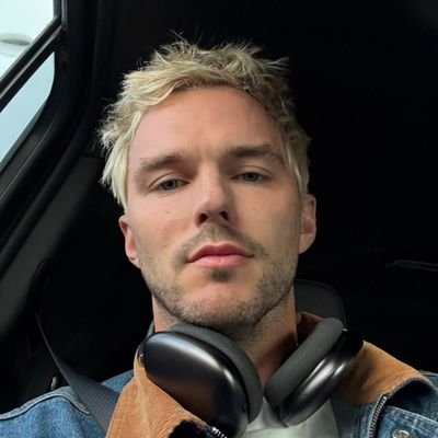 shiqathns's profile picture. moonbeaming my ice cream