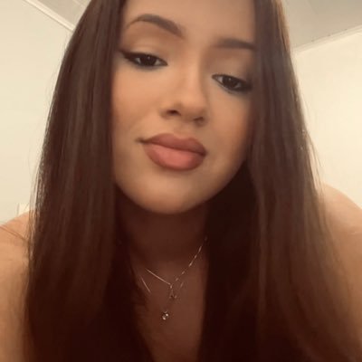 anajuliaa047's profile picture. 