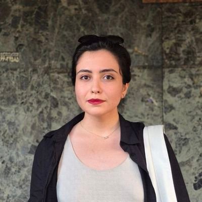 thaghi_'s profile picture. هر روز چیزکیک سن سباستین می‌پزم.