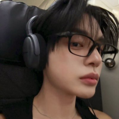 KIMJIWOOSG's profile picture. He is ICONIK.