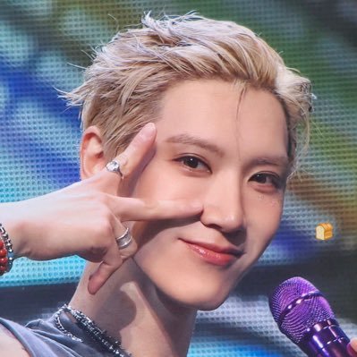 evalyn1001's profile picture. 