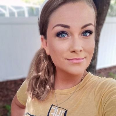 EmmyJo87's profile picture. 