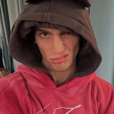 HackrrWrld's profile picture. Vinnie 💛 Nicki 💗 or Hot Guys 🔥
