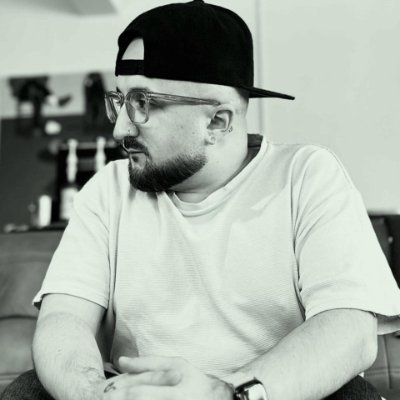 realdjpodz's profile picture. DJ, Twitch Partner & Coolest Dad.