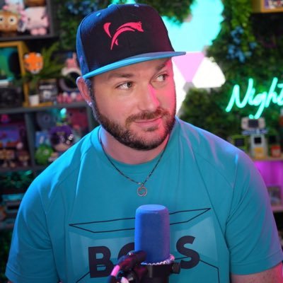 1 Millon+ YouTuber
Partnered with @Roblox. (he/him)
Father to @briochereal & @eli_POTG, Husband to @nyxie__styx.
|-/
Business Inquiry: NightFoxx@ellify.com