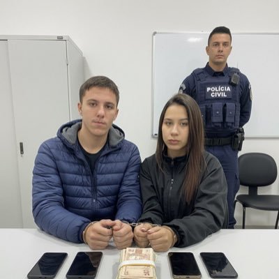 tentando enriquecer vendendo pirâmide pra familia