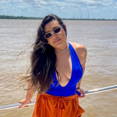 eu acho até que a fé é suficiente pra viver, quando junta com o amor, fudeu