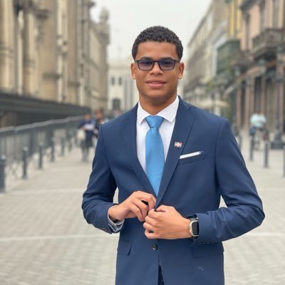 johanevanglista's profile picture. Dominicano, estudiante de Ciencias Políticas, ciudadano global que visualiza una sociedad de cambios, nacido para emprender.🇩🇴🌐⚖