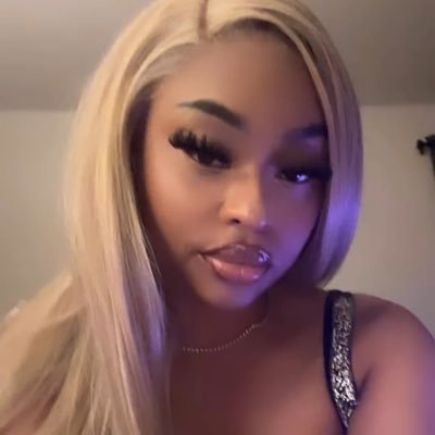 honeysimoneeee's profile picture. ur favorite 🫦…click my Fambase live group links🍯🧚🏽‍♀️