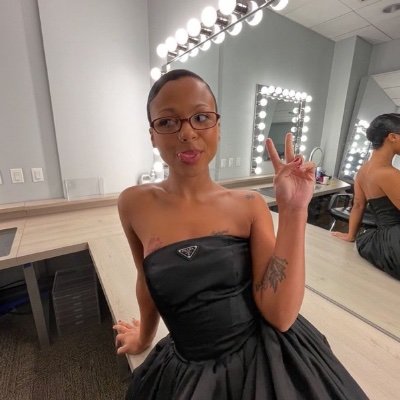 yellowjxckets's profile picture. still have a love/hate relationship with reality tv