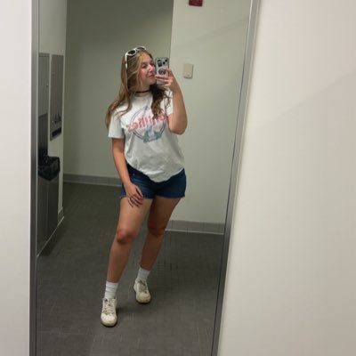 allisonaidyl's profile picture. go read a book | 26 | she/her