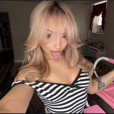 VWorshipp's profile picture. 20male, @falinecallow worshipper and she is queen of the earth