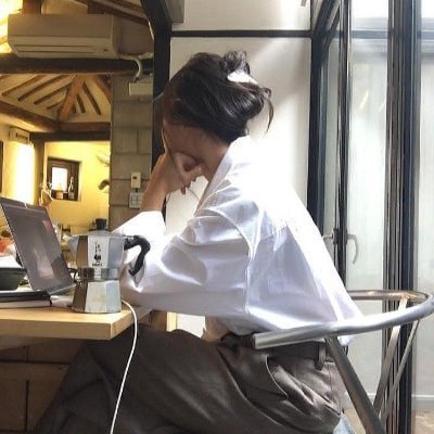 Amocsxcott's profile picture. Love is like ice cream, sweet at first but soon it melts away.        Vietnam_America🇻🇳🇺🇸