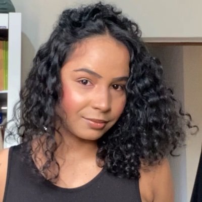 moniqueam_'s profile picture. historiadora/professora