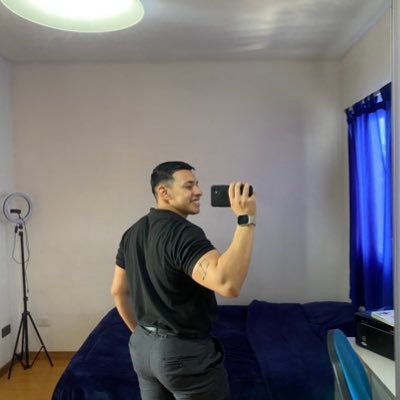 millonario, exitoso, bailarín, actor, cantante, carismático, lindo, influencer e inteligente. Todo eso me hubiese gustado ser.