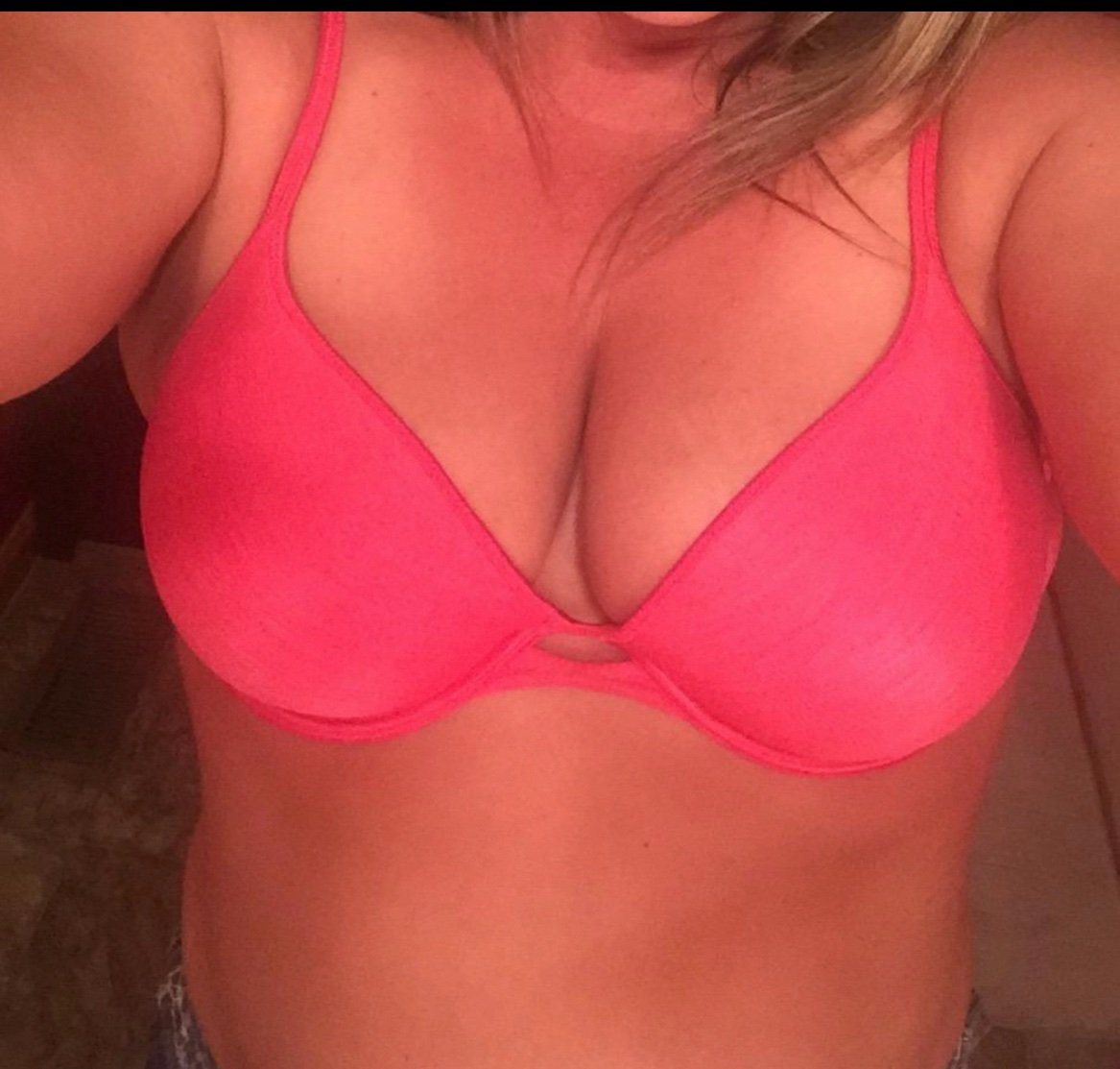MySexyWife1065's profile picture. my wife is 54 thinking she is not sexy prove her wrong.