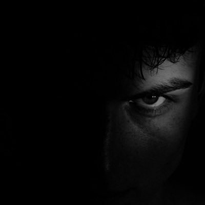 الحياة جميلة حينما يتبسم ثغرُ أمـي راضياً عني.