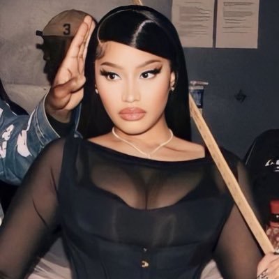 international star girl✨| Free Palestine,Congo,Sudan| music lover but also I make music soon…🎀🩰 a 5 star bitch who sangs