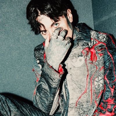 ''ℑ 𝔠𝔬𝔫𝔣𝔢𝔰𝔰 𝔱𝔥𝔞𝔱 ℑ'𝔪 𝔞 𝔪𝔢𝔰𝔰..'' | Sings for BMTH | Entrepreneur | MDNI | Writer is 21+ | Not Oli | #FakeLifeRP | #Parody