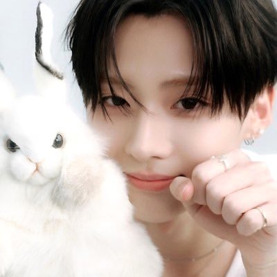 xinlong one-pick but support full group. basic writer and editor, suffering clancybearer fan, current ald1 brainrot. zb1, loona, keita, jay enjoyer. bp/b2p.